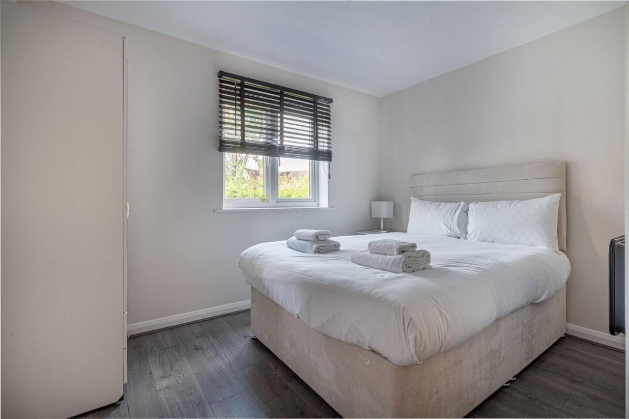 Lovely 2Bed Apt In Redditch, Free Wi-Fi & Parking Exterior foto