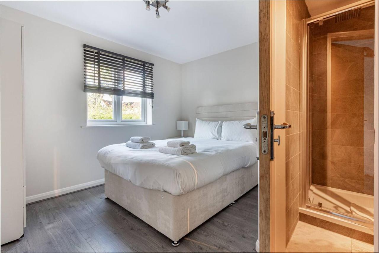 Lovely 2Bed Apt In Redditch, Free Wi-Fi & Parking Exterior foto